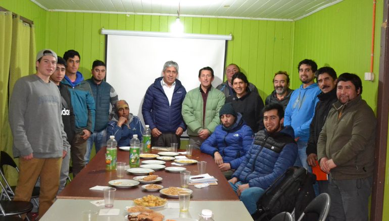 ALCALDE SE REÚNE CON ASOCIACIÓN DE FÚTBOL DE LONQUIMAY