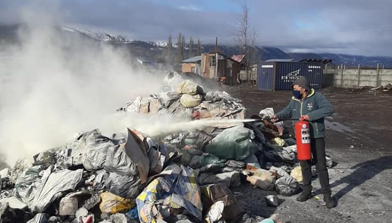 DEPARTAMENTO DE OBRAS REALIZA LLAMADO A LA COMUNIDAD A NO BOTAR CENIZAS ENCENDIDAS