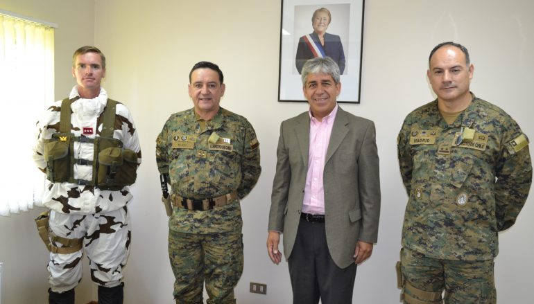 COMANDANTE EN JEFE DE LA III DIVISION DE MONTAÑA, ENTREGA SU SALUDO PROTOCOLAR