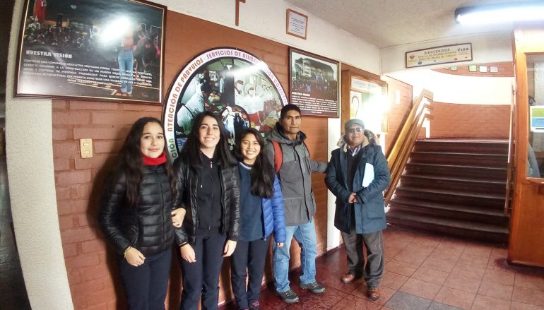 Liceo de Lonquimay visitó al Liceo de Chol Chol