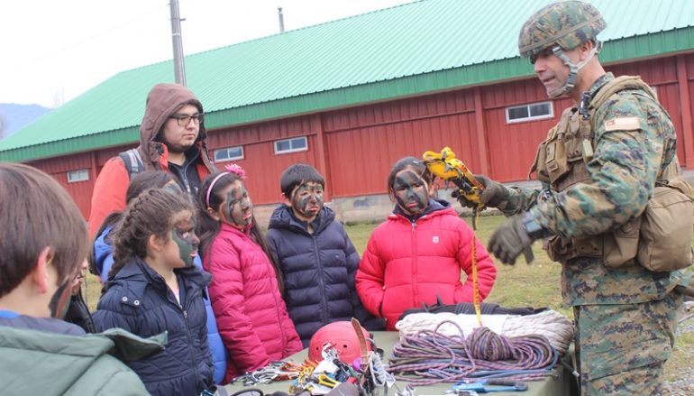 Estudiantes y profesores visitan el Ejército de Chile de Lonquimay