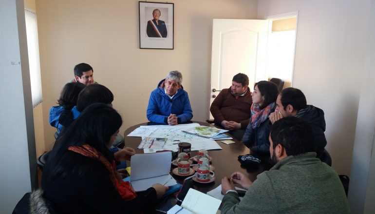 SERVICIO PAÍS Y MUNICIPIO DE LONQUIMAY FORMAN ALIANZAS ESTRATÉGICAS PARA SUPERAR LA POBREZA