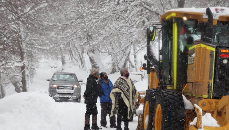 DEBIDO A INTENSAS NEVADAS SE REUNE COMITE DE EMERGENCIA EN LONQUIMAY
