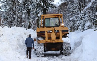 ALERTA AMARILLA -SIGUEN LOS TRABAJOS DE DESPEJE DE NIEVE EN DIFERENTES SECTORES DE LONQUIMAY.