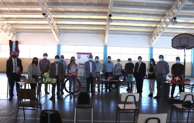 ENTREGA DE IMPLEMENTOS DEPORTIVOS PARA ESCUELAS UNIDOCENTES.