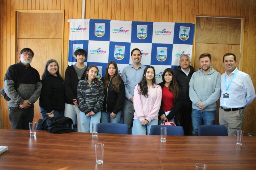 Alcalde Eduardo Yáñez se reúne con estudiantes y profesores del Saint Gaspar College
