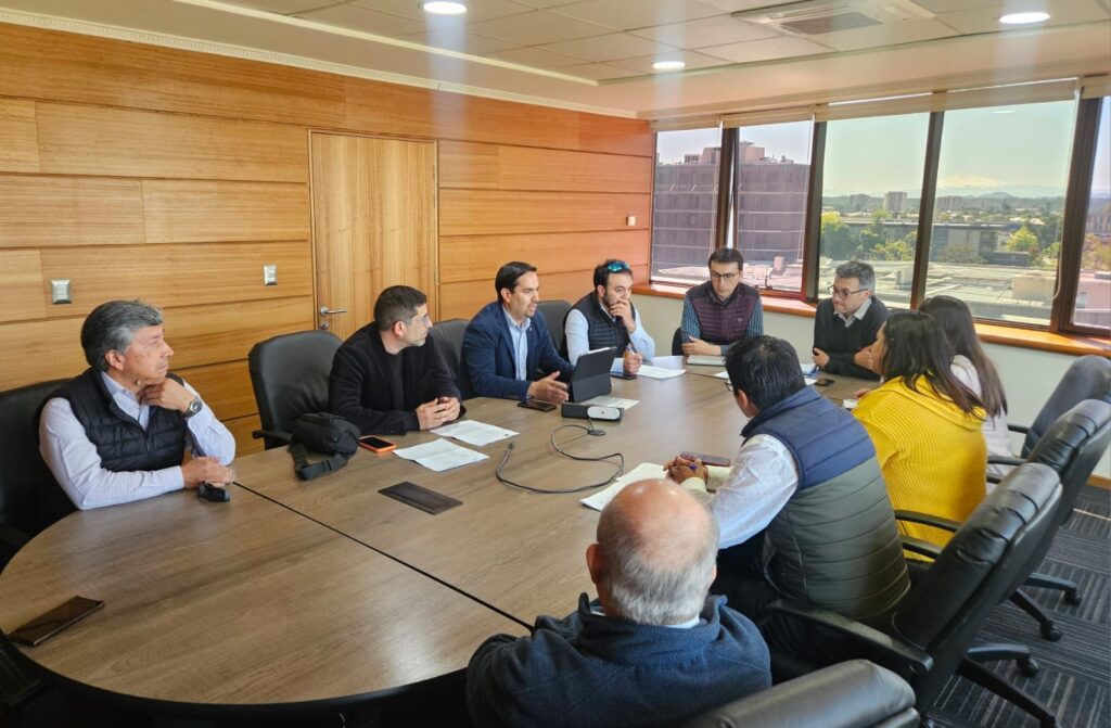 Reunión entre Alcalde Eduardo Yáñez y Aguas Araucanía busca garantizar factibilidad sanitaria en nuevos proyectos de vivienda