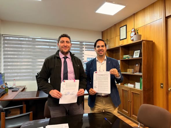 &iexcl;IMPULSANDO EL EMPLEO Y EL MEDIO AMBIENTE EN IMPORTANTE FIRMA DE CONVENIO CON CONAF!