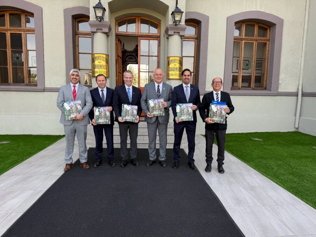 COMPROMISO CON LA COMUNA: ALCALDE EDUARDO Y&Aacute;&Ntilde;EZ Y SENADOR MIGUEL &Aacute;NGEL BECKER SE RE&Uacute;NEN JUNTO AL GENERAL DIRECTOR DE CARABINEROS PARA ABORDAR MEJORAS PARA NUESTRA COMUNA